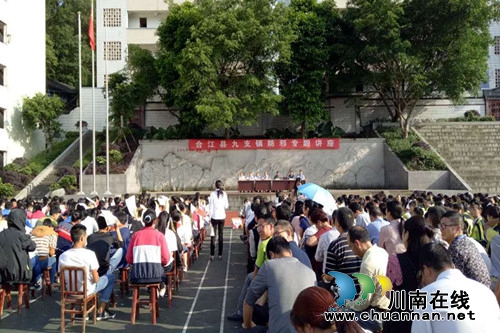 泸州:合江县九支司法所深入学校进行法治宣传(图1) 泸州:合江县九支司法所深入学校进行法治宣传(图1)