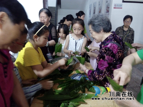 麻柳湾社区开展“童心飞扬，快乐成长”亲子活动(图1)
