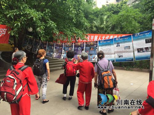 泸州华阳司法所开展防邪反邪法治宣传教育进小区活动(图1) 泸州华阳司法所开展防邪反邪法治宣传教育进小区活动(图1)