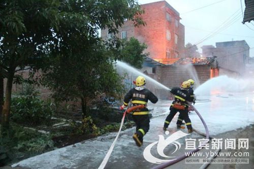 宜宾一危化品仓库起火&nbsp;消防官兵成功处置