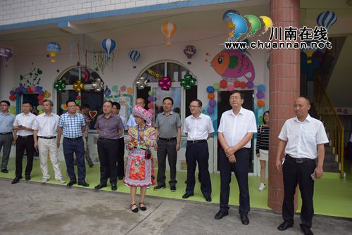 叙永县领导与小朋友们共庆“六·一”儿童节(图4)