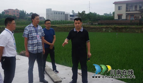 李镇到立石镇督查“社社通”公路建设