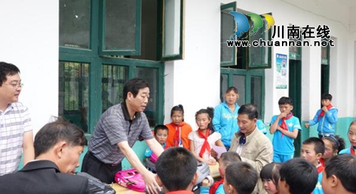 古蔺县国土局：开展扶贫慰问&nbsp;再促脱贫攻坚(图2)