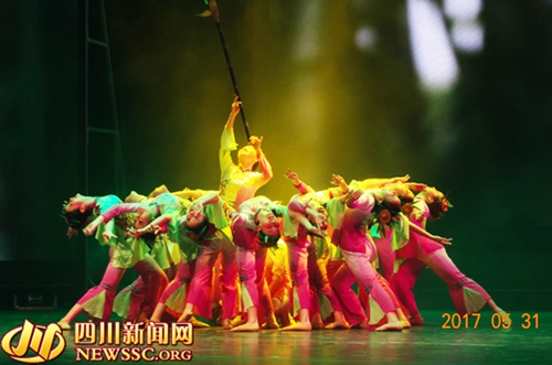《甜城美·甜女甜》音乐情景剧在内江上演(图2) 《甜城美·甜女甜》音乐情景剧在内江上演(图2)
