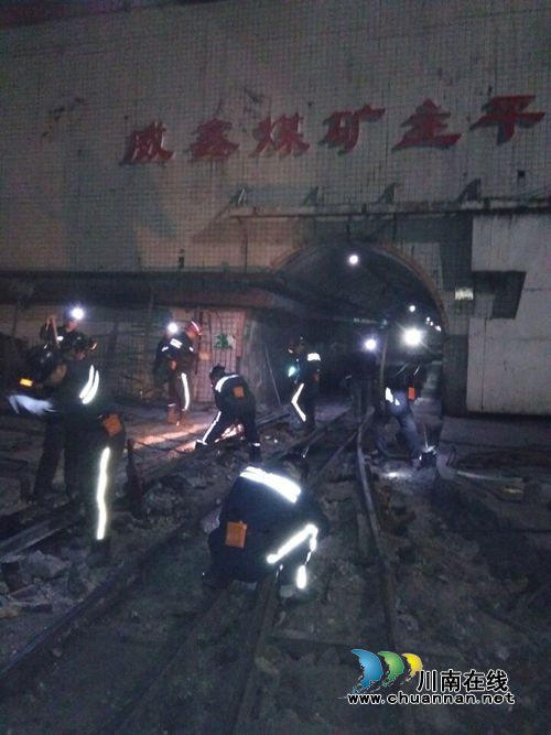 川煤芙蓉威鑫煤业公司利用节假日整治地面轨道