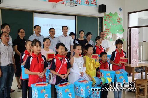 泸州南城学校举行“六一”庆祝活动