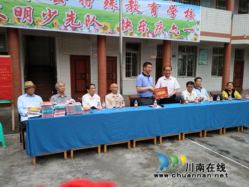 叙永县:特殊儿童幸福过“六一”(图2) 叙永县:特殊儿童幸福过“六一”(图2)