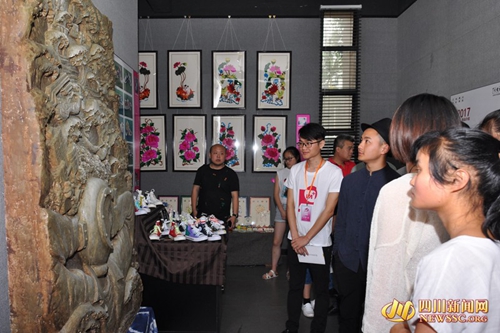 宜宾学院毕业作品展 美院学生浮雕叫价1万8(图1) 宜宾学院毕业作品展 美院学生浮雕叫价1万8(图1)