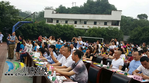 江阳区华阳学校举行第六届校园艺术节(图4) 江阳区华阳学校举行第六届校园艺术节(图4)