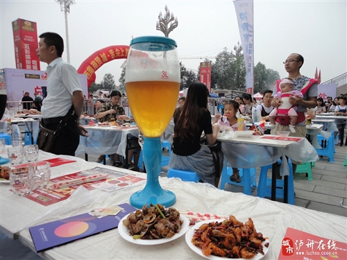 泸州第二届小龙虾美食节在西南商贸城隆重开幕(图4)