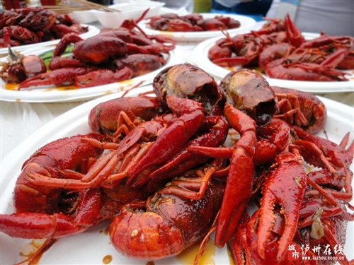 泸州第二届小龙虾美食节在西南商贸城隆重开幕(图5)