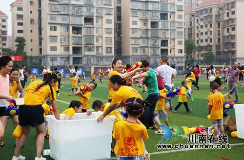 龙马潭：幼儿园“水仗”课堂挖掘孩子潜能(图7)