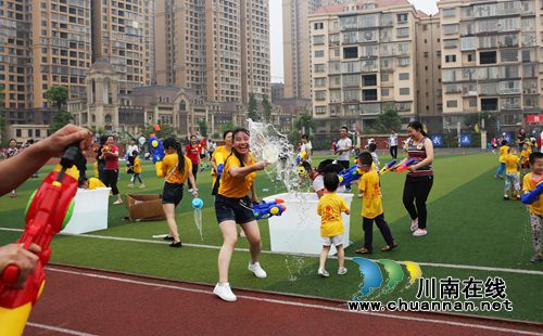 龙马潭：幼儿园“水仗”课堂挖掘孩子潜能(图5)