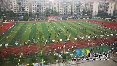龙马潭：幼儿园“水仗”课堂挖掘孩子潜能(图8)