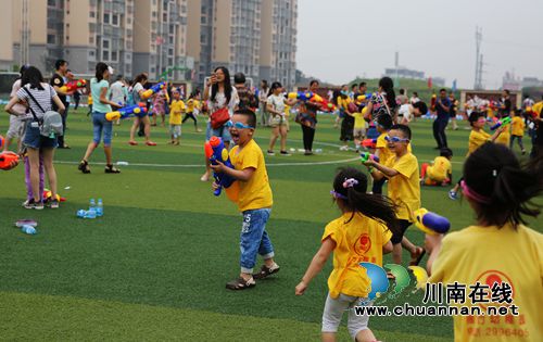 龙马潭：幼儿园“水仗”课堂挖掘孩子潜能(图13)