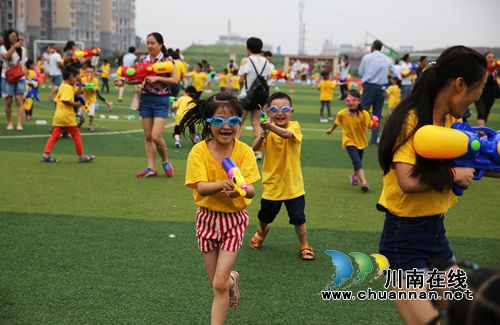 龙马潭：幼儿园“水仗”课堂挖掘孩子潜能(图14)