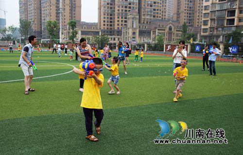 龙马潭：幼儿园“水仗”课堂挖掘孩子潜能(图12)