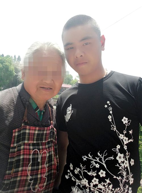 内江：父亲患癌卧病榻&nbsp;家中独子负气离家出走(图1)