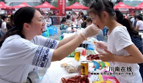 千人坝坝宴!泸州第二届小龙虾美食节嗨翻天!(图13) 千人坝坝宴!泸州第二届小龙虾美食节嗨翻天!(图13)