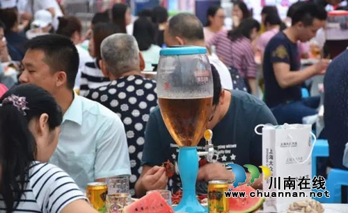 千人坝坝宴!泸州第二届小龙虾美食节嗨翻天!(图17) 千人坝坝宴!泸州第二届小龙虾美食节嗨翻天!(图17)