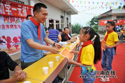 西南医大附院连续三年到叙永旺龙村小扶贫助学(图9) 西南医大附院连续三年到叙永旺龙村小扶贫助学(图9)