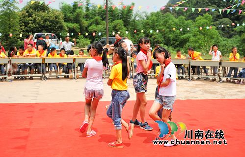 西南医大附院连续三年到叙永旺龙村小扶贫助学(图23) 西南医大附院连续三年到叙永旺龙村小扶贫助学(图23)