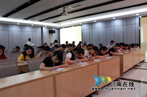 龙马潭区行政审批局:先培训后测试 确保100%掌握(图6) 龙马潭区行政审批局:先培训后测试 确保100%掌握(图6)