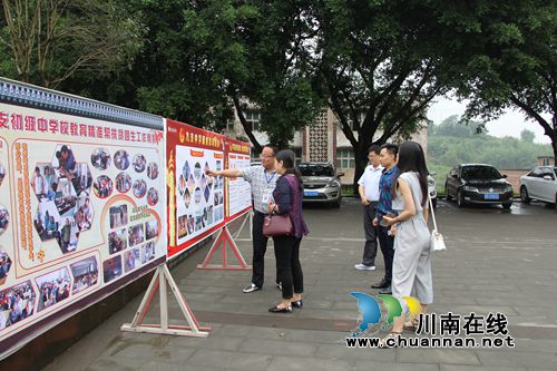 李乙巧一行到合江九支中学开展学校共青团工作调研(图1) 李乙巧一行到合江九支中学开展学校共青团工作调研(图1)