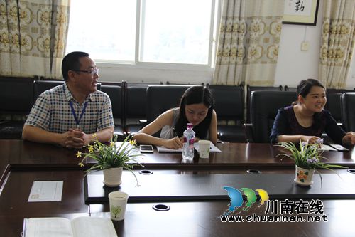 李乙巧一行到合江九支中学开展学校共青团工作调研(图4) 李乙巧一行到合江九支中学开展学校共青团工作调研(图4)