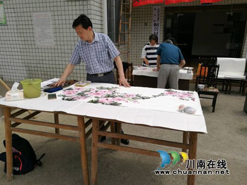 龙马潭区特兴镇开展送“文化下村”活动