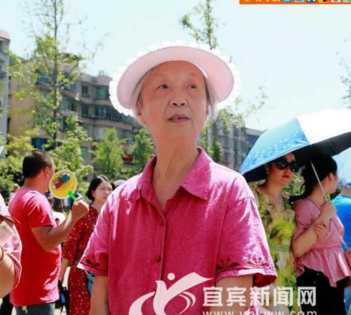 宜宾高考素描:三万学子迎考 牵动无数人(图3) 宜宾高考素描:三万学子迎考 牵动无数人(图3)