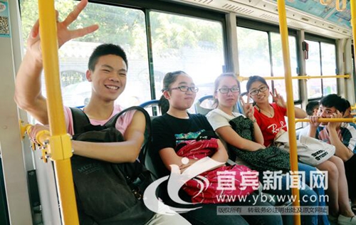 宜宾高考素描:三万学子迎考 牵动无数人(图5) 宜宾高考素描:三万学子迎考 牵动无数人(图5)