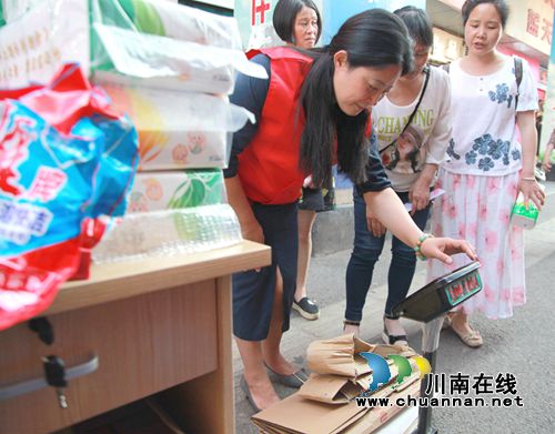龙马潭：“以物换物”激励市民垃圾分类回收