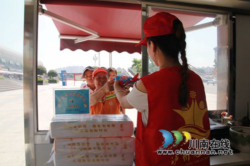 龙马潭:“以物换物”激励市民垃圾分类回收(图6) 龙马潭:“以物换物”激励市民垃圾分类回收(图6)