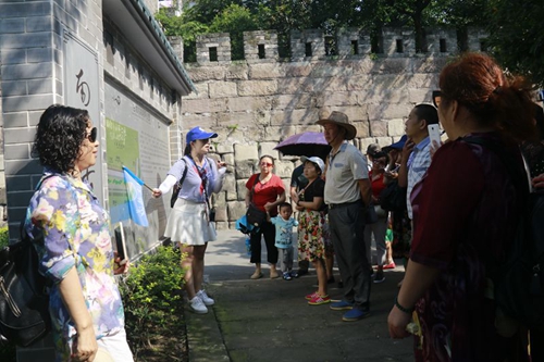 宜宾市南溪迎来首个500人旅游大团(图2) 宜宾市南溪迎来首个500人旅游大团(图2)