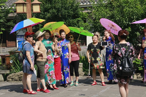 宜宾市南溪迎来首个500人旅游大团(图3) 宜宾市南溪迎来首个500人旅游大团(图3)