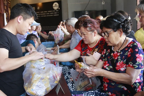 宜宾市南溪迎来首个500人旅游大团(图5) 宜宾市南溪迎来首个500人旅游大团(图5)