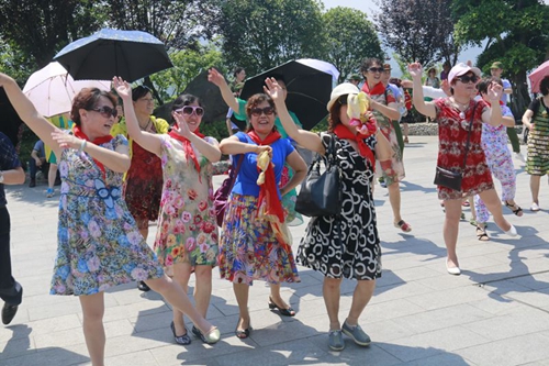 宜宾市南溪迎来首个500人旅游大团