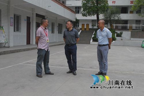 叙永县委常委、宣传部部长陈学军率队督查白腊中心校工作(图1)