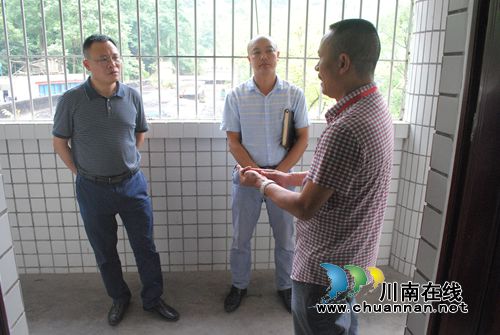 叙永县委常委、宣传部部长陈学军率队督查白腊中心校工作(图2)