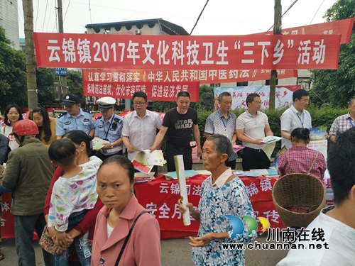 泸县云锦镇法治宣传如火如荼(图1)