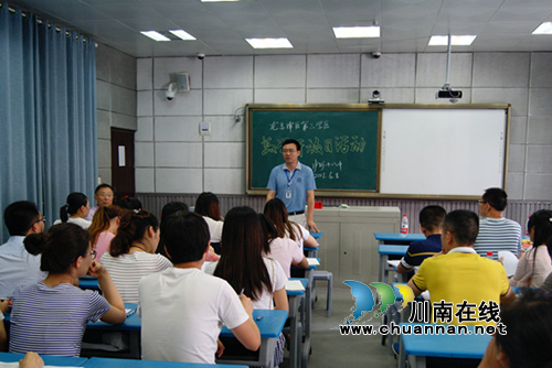 泸州十八中承办龙马潭区第三学区教学“开放日”活动
