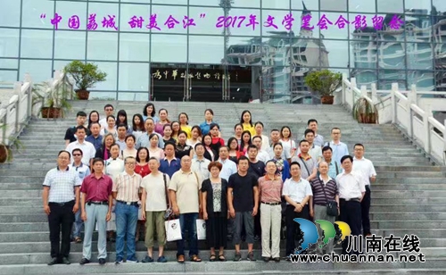 知名作家荔城采风 打造合江对外宣传新名片(图1) 知名作家荔城采风 打造合江对外宣传新名片(图1)