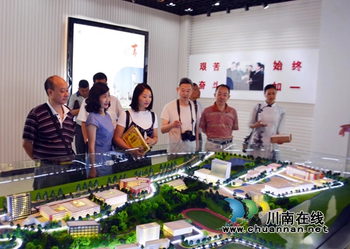 知名作家荔城采风 打造合江对外宣传新名片(图6) 知名作家荔城采风 打造合江对外宣传新名片(图6)