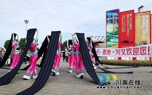 贵州一群苗族姑娘竟在成都宜宾做这种事……(图2) 贵州一群苗族姑娘竟在成都宜宾做这种事……(图2)