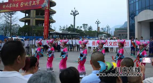 贵州一群苗族姑娘竟在成都宜宾做这种事……(图4) 贵州一群苗族姑娘竟在成都宜宾做这种事……(图4)