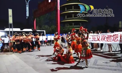 贵州一群苗族姑娘竟在成都宜宾做这种事……(图9) 贵州一群苗族姑娘竟在成都宜宾做这种事……(图9)