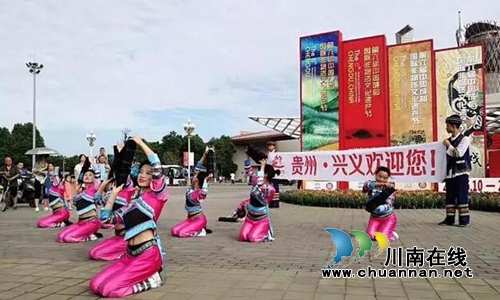 贵州一群苗族姑娘竟在成都宜宾做这种事……(图15) 贵州一群苗族姑娘竟在成都宜宾做这种事……(图15)