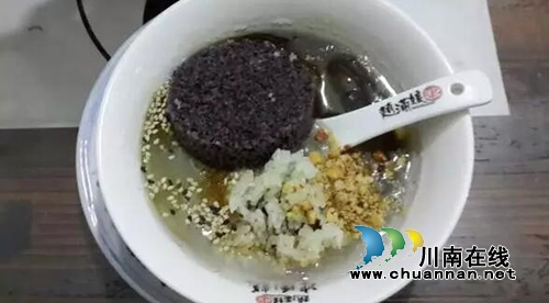 贵州一群苗族姑娘竟在成都宜宾做这种事……(图26) 贵州一群苗族姑娘竟在成都宜宾做这种事……(图26)