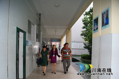 市教育局局长黄辉视察泸州十八中中考考场(图1)
